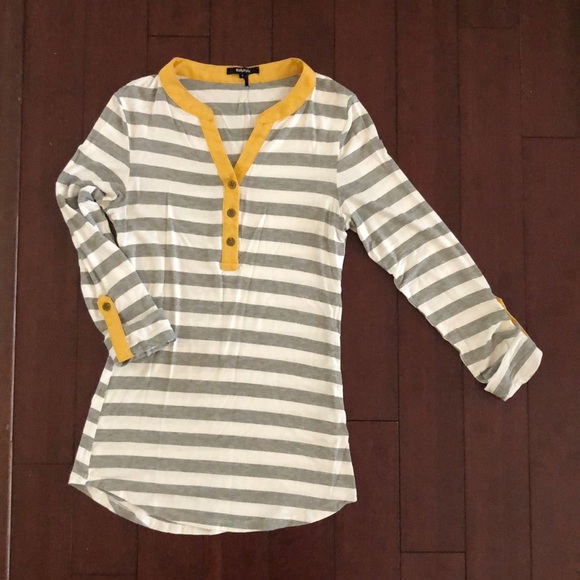 Tops - Fitted gray striped long sleeve shirt size S